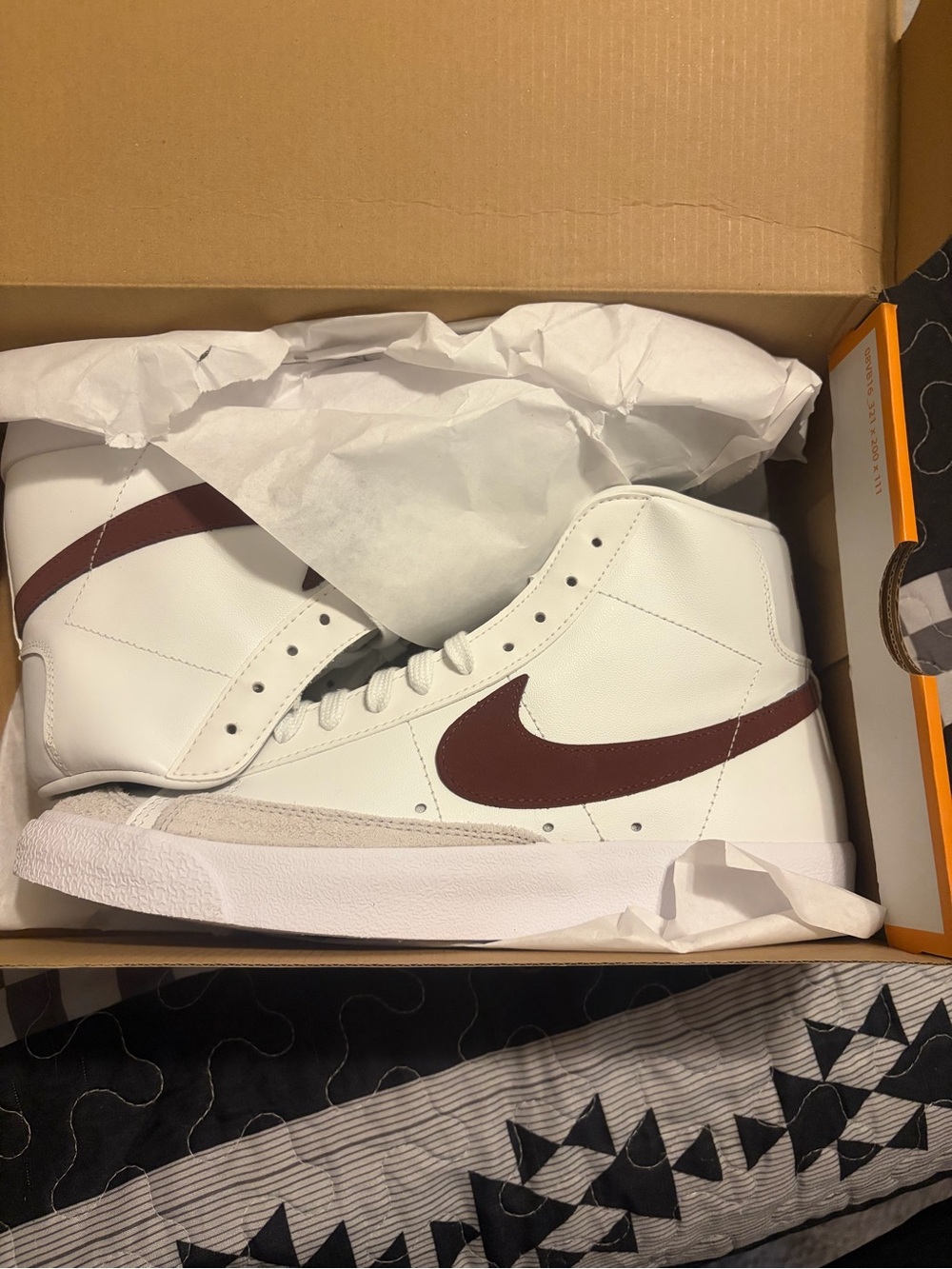 Nike High-Top Sneakers White with Burgundy Swoosh
